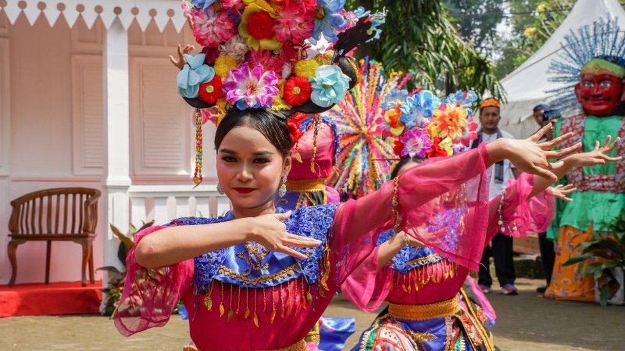 Pemerintah Provinsi DKI Jakarta akan membagikan kuliner Betawi gratis dan menggelar berbagai pertunjukan seni dalam acara Lebaran Betawi 2025 di Monas pada 25-27 April 2025, untuk merayakan 500 tahun Jakarta.