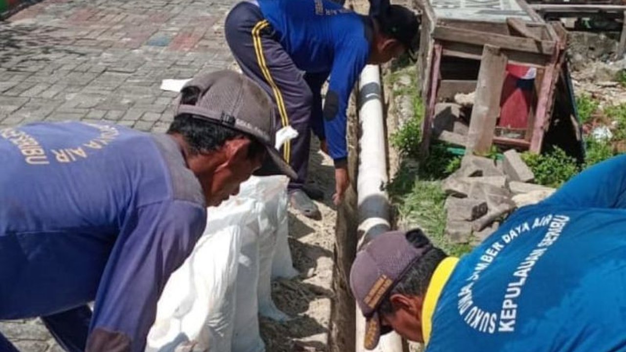 Pemerintah Kabupaten Kepulauan Seribu menyelesaikan pembangunan drainase di Pulau Pramuka untuk mengatasi masalah banjir rob yang kerap terjadi saat musim hujan, menjawab keluhan warga setempat.