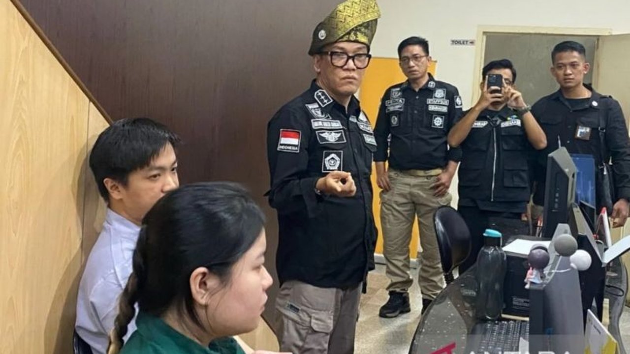 Wamenaker Desak Perusahaan Pekanbaru Kembalikan Ijazah Mantan Karyawan