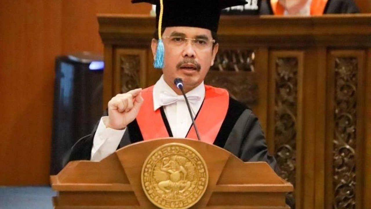 Pakar hukum Unair menyatakan penahanan ijazah oleh perusahaan sebagai tindakan pemaksaan yang bertentangan dengan prinsip kebebasan bekerja dan melanggar hak pekerja.