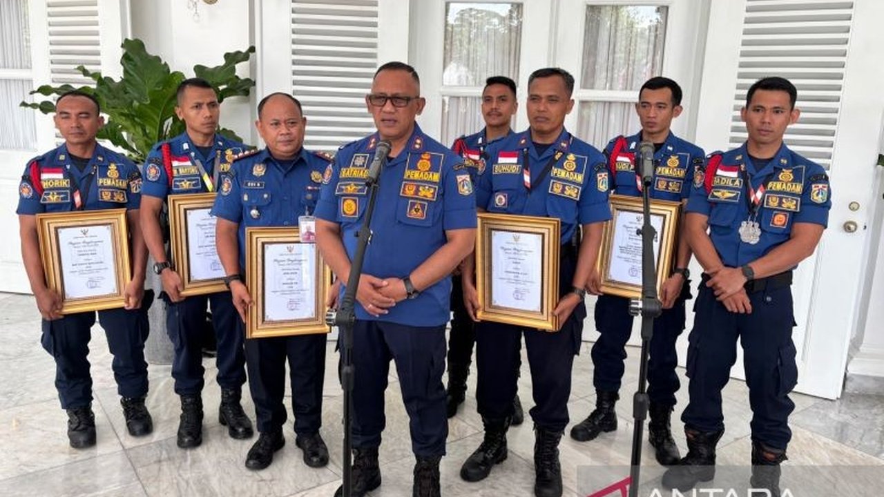 Tim pemadam kebakaran DKI Jakarta mengharumkan nama Indonesia dengan meraih tujuh medali dalam kompetisi internasional di Singapura, termasuk juara pertama kategori 'Braveheart Team'.