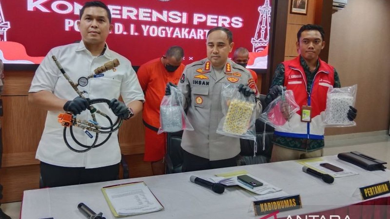 Polda DIY berhasil mengungkap praktik ilegal penyuntikan elpiji 3 kg bersubsidi ke tabung non-subsidi di Kulon Progo, tiga pelaku ditangkap dan terancam hukuman penjara dan denda besar.