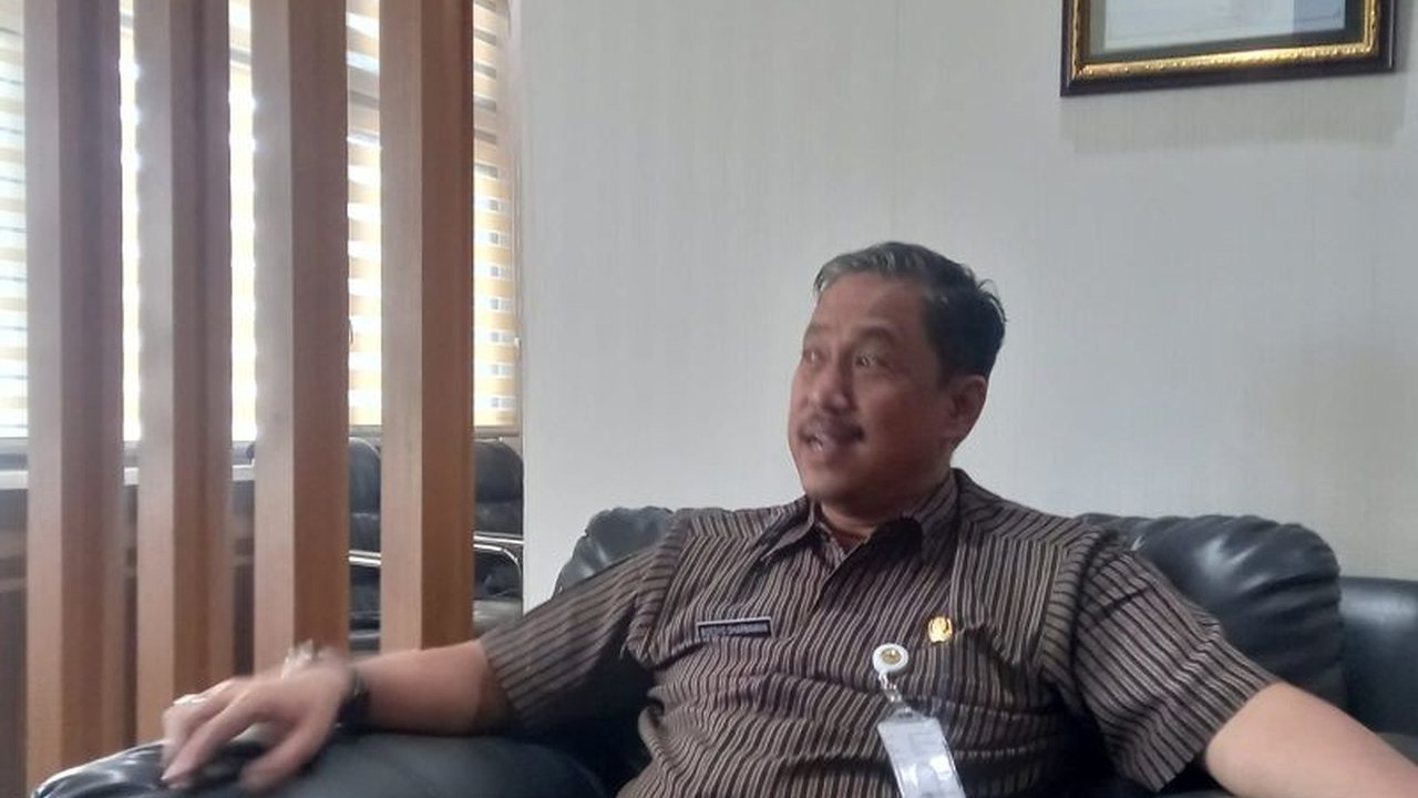 Dinas ESDM Jateng menyatakan Desa Mendala, Brebes, rawan bencana tanah bergerak dan tidak layak huni, menganjurkan relokasi warga meskipun mendapat penolakan.