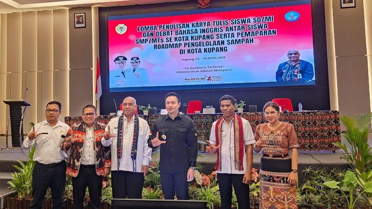 Pemerintah Kota Kupang menggelar lomba karya tulis dan debat bahasa Inggris untuk meningkatkan kemampuan numerasi dan literasi pelajar serta menumbuhkan kepercayaan diri.