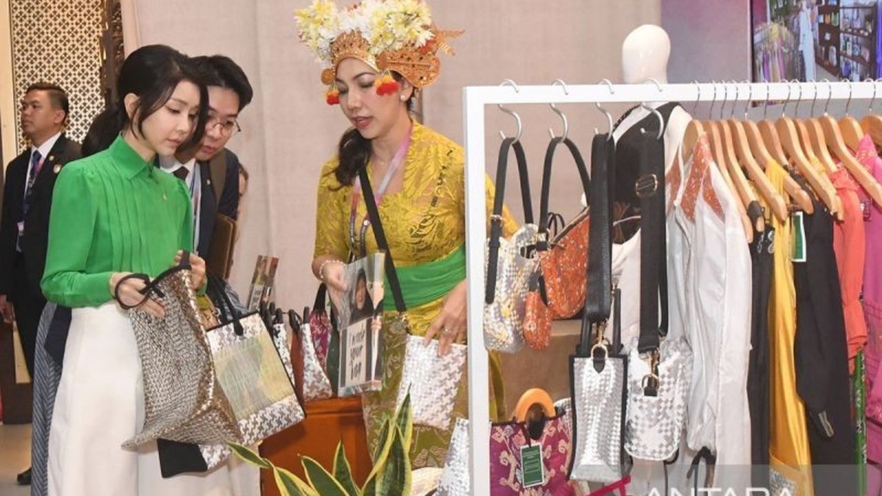 ASEAN Vision 2045 membuka peluang besar bagi UMKM Indonesia untuk memimpin pasar ASEAN, namun tantangan inovasi, legalitas, dan ekspor masih harus diatasi.