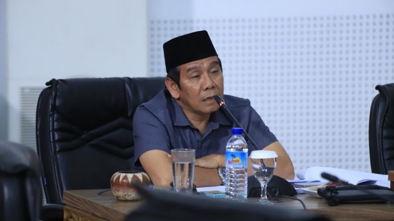 Wakil Ketua DPRD Lombok Tengah meminta pemerintah daerah mengawal program Indonesia Pintar (PIP) agar tepat sasaran dan membantu siswa kurang mampu di Lombok Tengah, NTB.