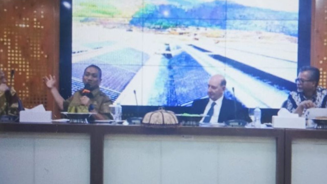 Bupati Luwu Timur bertemu investor Dubai untuk peluang kerja sama pengembangan energi terbarukan dan investasi di sektor peternakan serta pertanian, ditandai dengan rencana penandatanganan MoU pada Hari Jadi Luwu Timur ke-22.