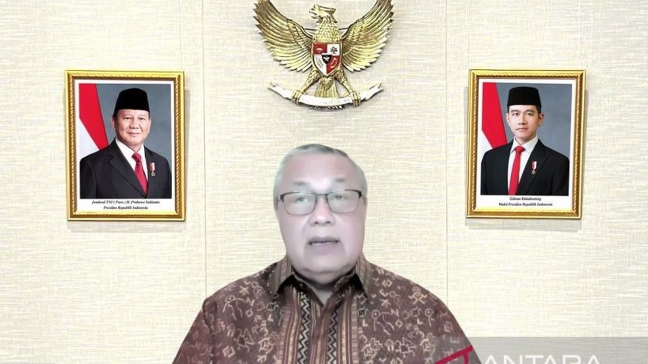 Bank Indonesia memprakirakan pertumbuhan kredit perbankan akan melambat hingga 11 persen di tahun 2025, seiring dengan meningkatnya risiko ketidakpastian global.