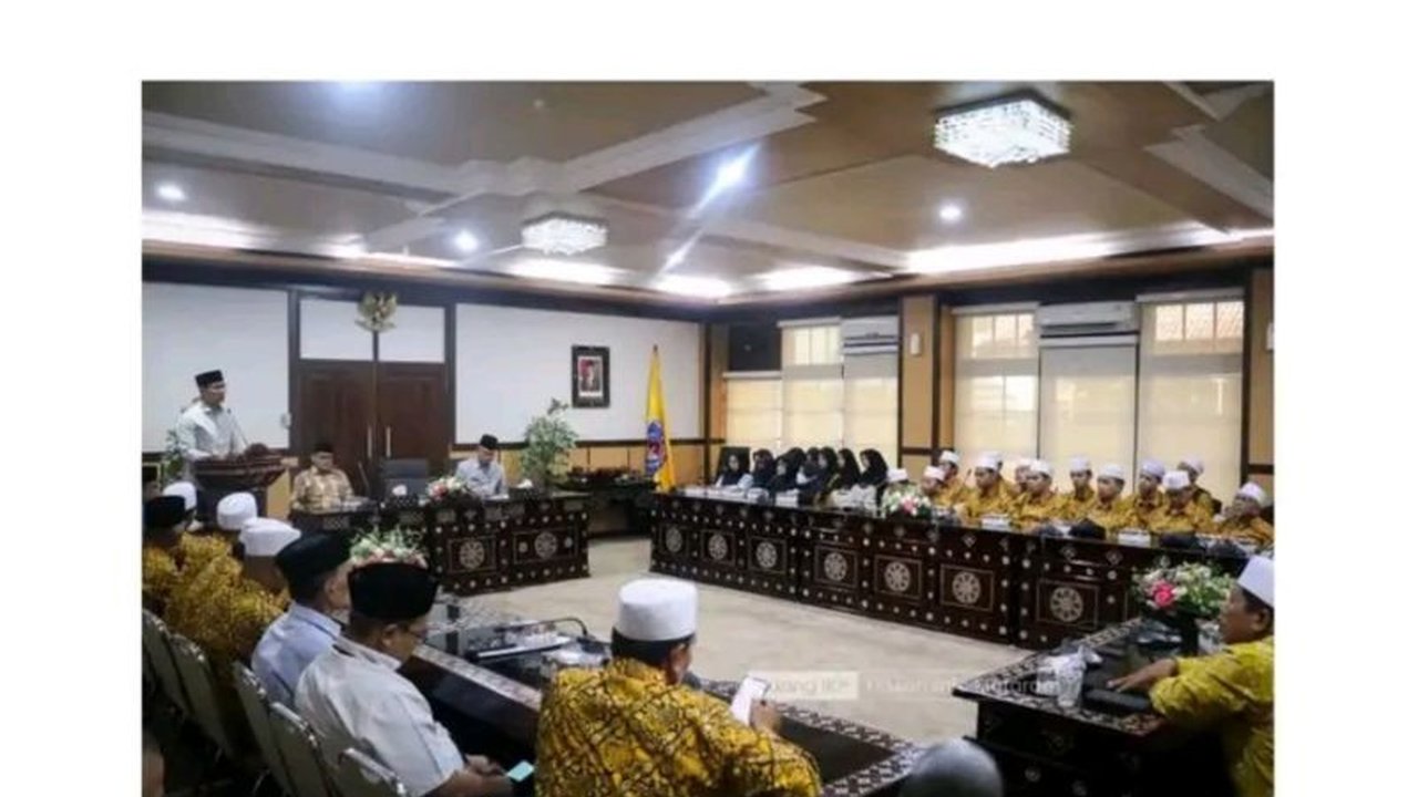 Wali Kota Mataram melepas 50 peserta STQ XXVIII tingkat Provinsi NTB di Sumbawa, menekankan pentingnya menjaga etika dan sportivitas selama perlombaan.