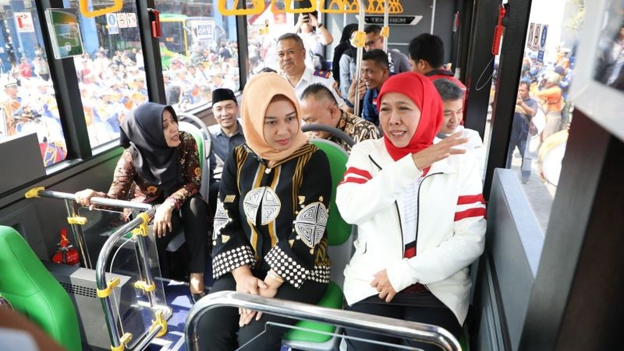 Gubernur Khofifah gratiskan layanan Trans Jatim di seluruh koridor pada 24 April 2025 dalam rangka Hari Angkutan Nasional, bertujuan mendorong penggunaan transportasi publik.