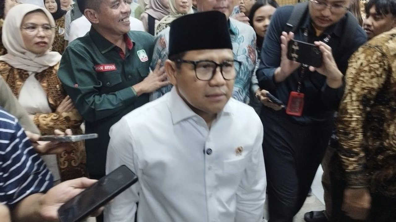 Ketua Umum PKB, Cak Imin, menyatakan belum ingin buru-buru menentukan arah politiknya untuk Pilpres 2029, berbeda dengan PAN yang telah mendukung Prabowo Subianto.