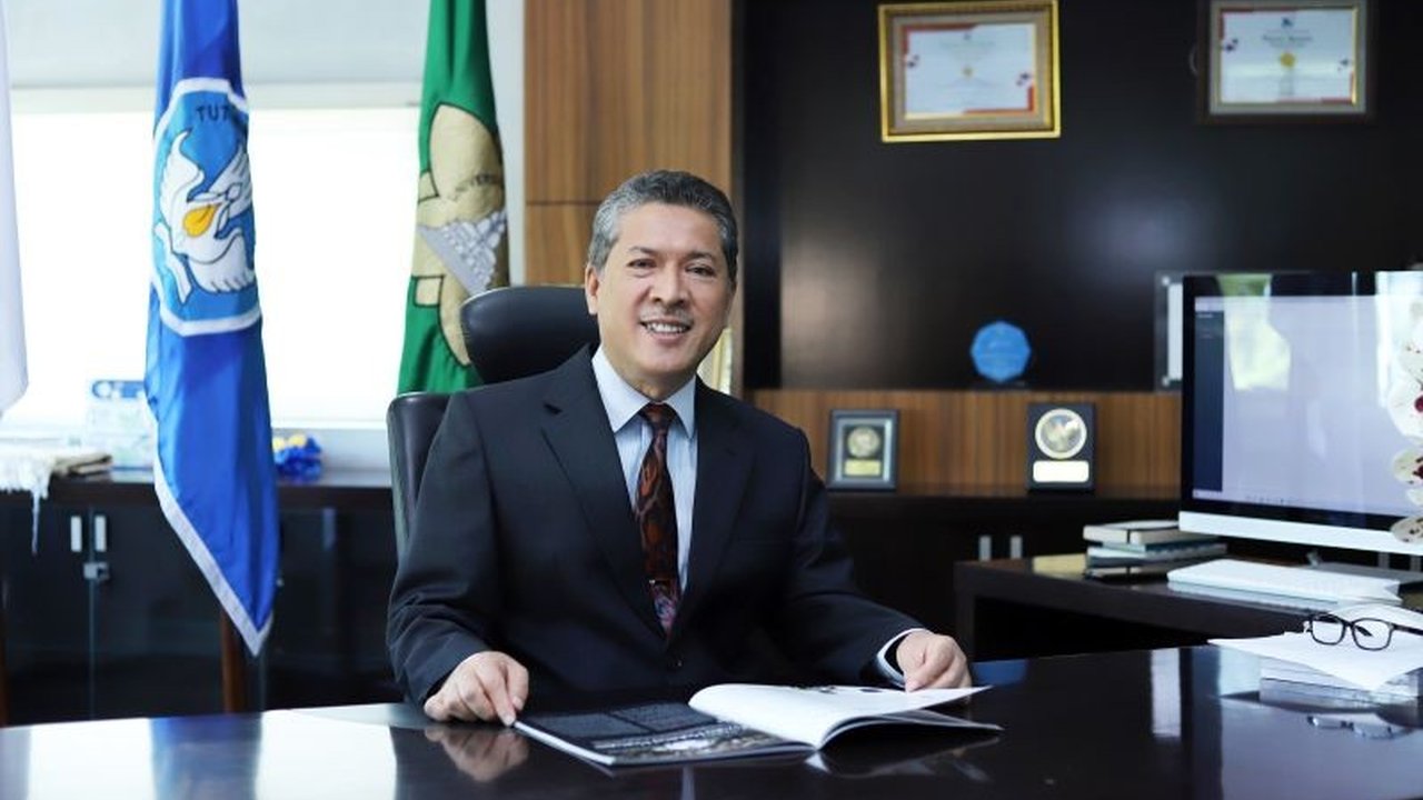 Universitas Syiah Kuala (USK) menyediakan 35 persen kuota jalur mandiri untuk mahasiswa baru tahun 2025 melalui SMMPTN-Barat, dengan total 10.240 mahasiswa baru yang akan diterima.