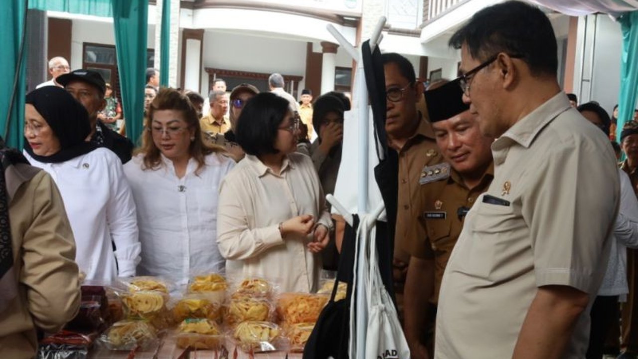 Kabupaten Kuningan, Jawa Barat, terpilih sebagai lokasi percontohan program pengentasan kemiskinan oleh BP Taskin RI, dengan fokus pada peningkatan sektor pertanian dan pemberdayaan UMKM.