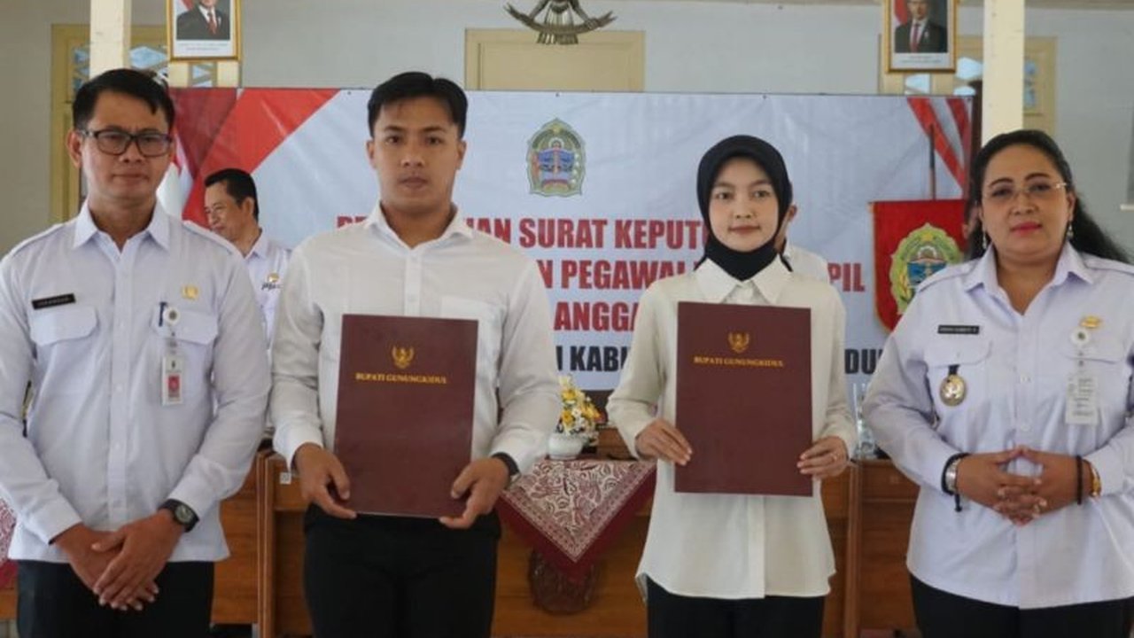 Pemerintah Kabupaten Gunungkidul melantik 78 CPNS formasi 2024, Bupati Endah Subekti Kuntariningsih menekankan pentingnya integritas dan dedikasi dalam melayani masyarakat.