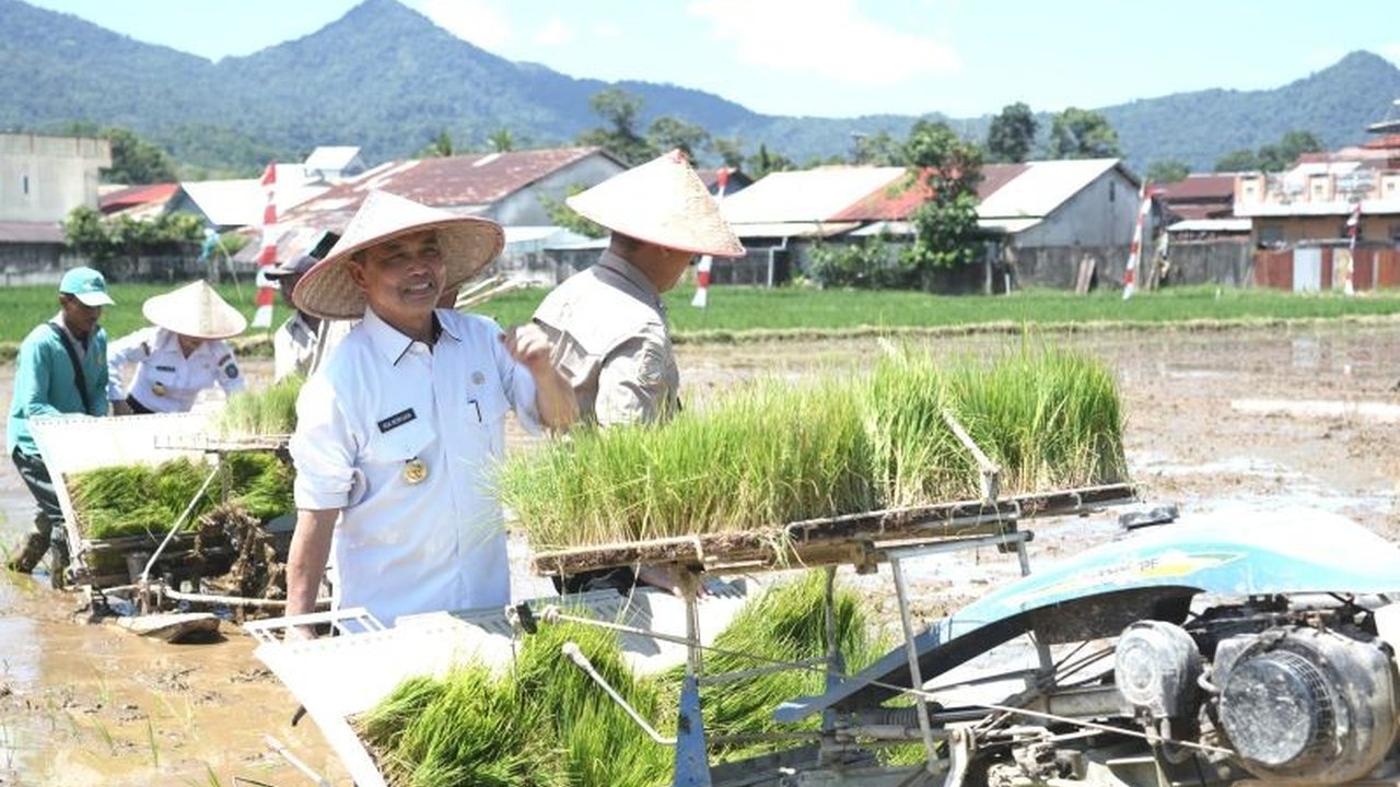 Gubernur Kalimantan Barat, Ria Norsan, meminta Pemda se-Kalbar fokus garap lahan tidur demi tingkatkan indeks pertanaman dan wujudkan kemandirian pangan.