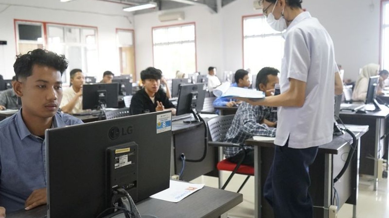 Rektor Itera menyatakan pelaksanaan UTBK SNBT 2025 berjalan lancar, dengan 3.166 peserta mengikuti ujian di kampus tersebut menggunakan 791 komputer yang tersedia.