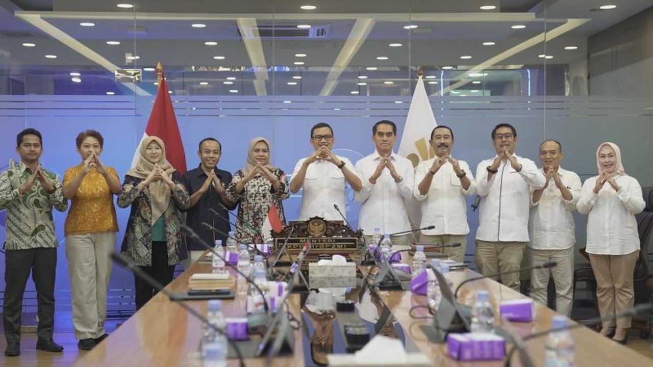 KemenP2MI dan KPAI sepakat untuk meningkatkan sistem pengasuhan anak pekerja migran Indonesia guna mencegah kekerasan dan permasalahan sosial di masa depan.