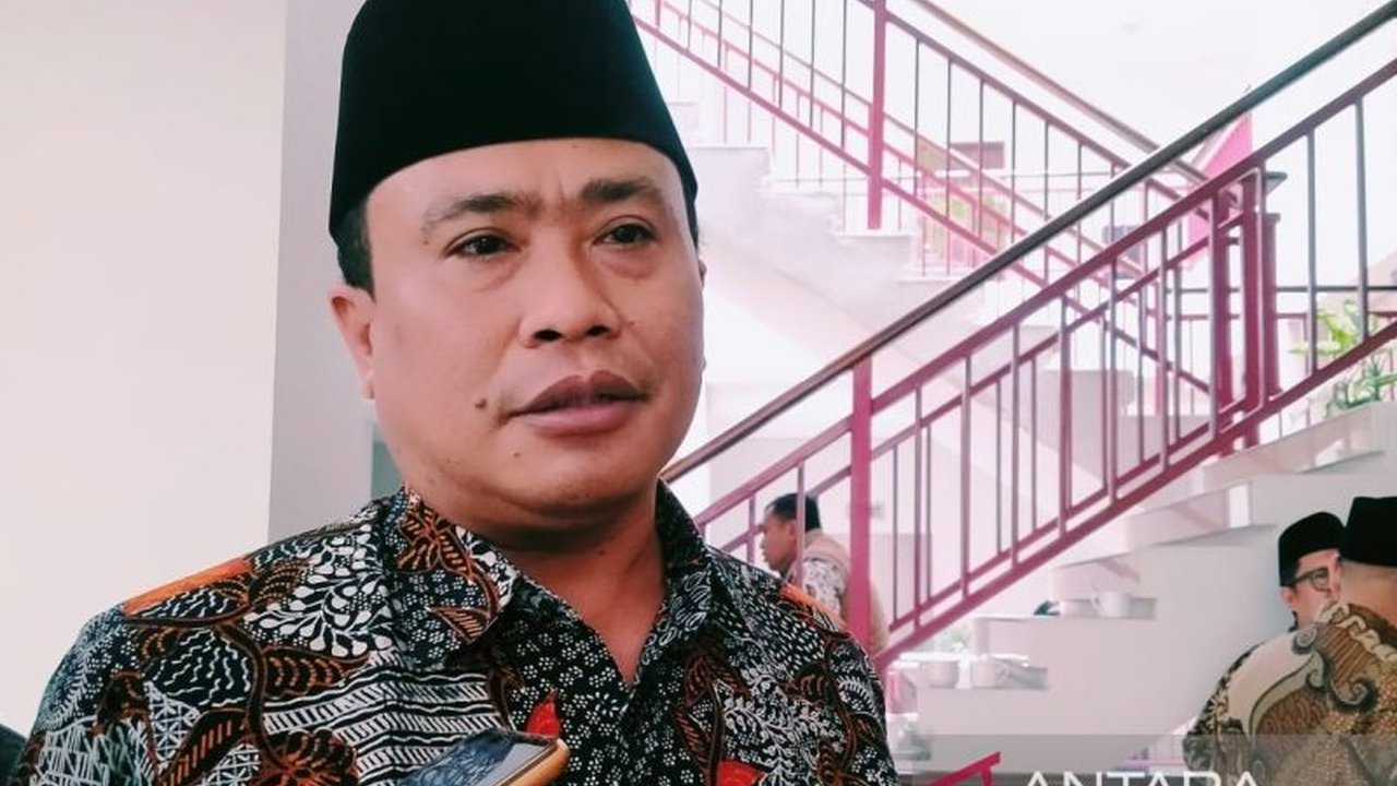Kemenag NTB mendesak aparat penegak hukum menindak tegas pelaku pelecehan santriwati di Lombok Barat dan mengevaluasi pondok pesantren terkait.