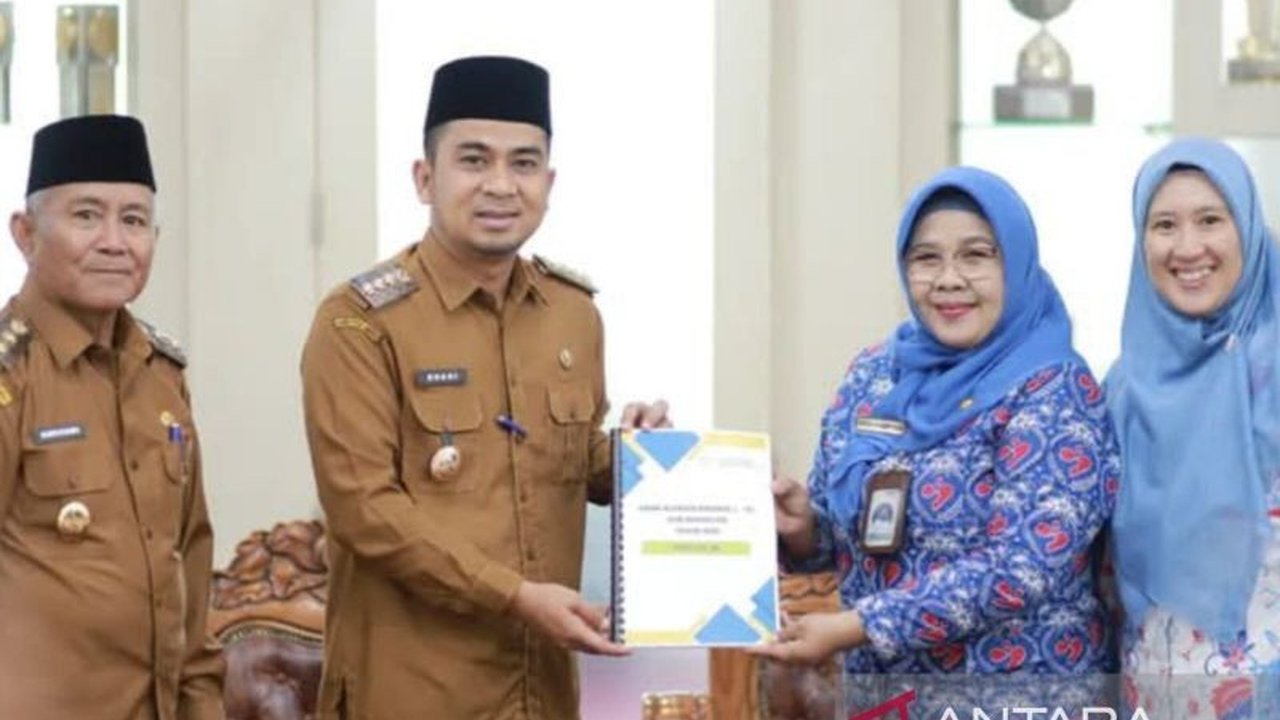 Pemerintah Kota Solok menerima dana alokasi khusus (DAK) sebesar Rp1,3 miliar untuk meningkatkan layanan keluarga berencana dan menekan angka stunting di Kota Solok, Sumatera Barat.