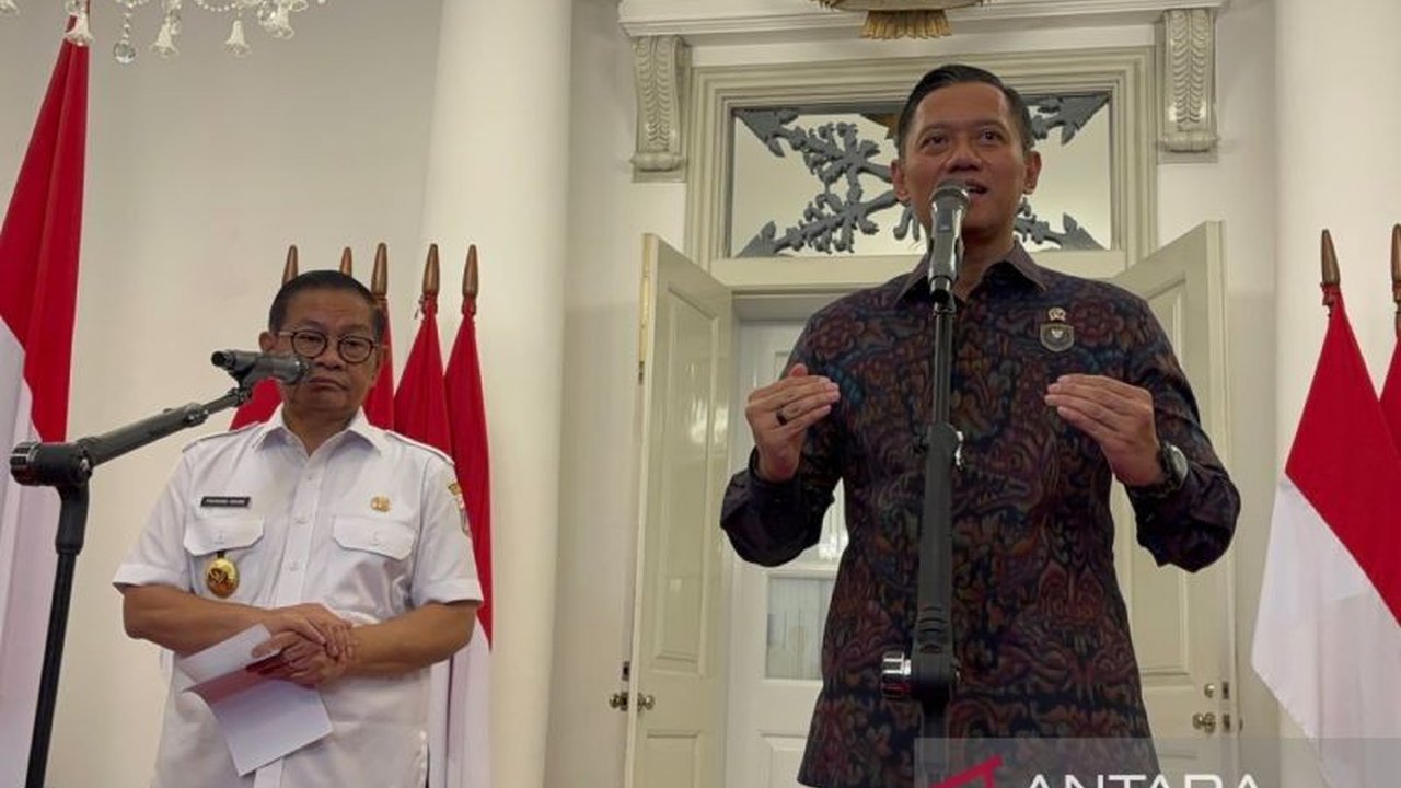 Menko Agus Harimurti Yudhoyono (AHY) mendorong penggunaan APBD DKI Jakarta sebesar Rp91,34 triliun untuk mengatasi masalah sampah yang mencapai lebih dari 7000 ton per hari, dengan fokus pada teknologi tepat guna dan transformasi energi.