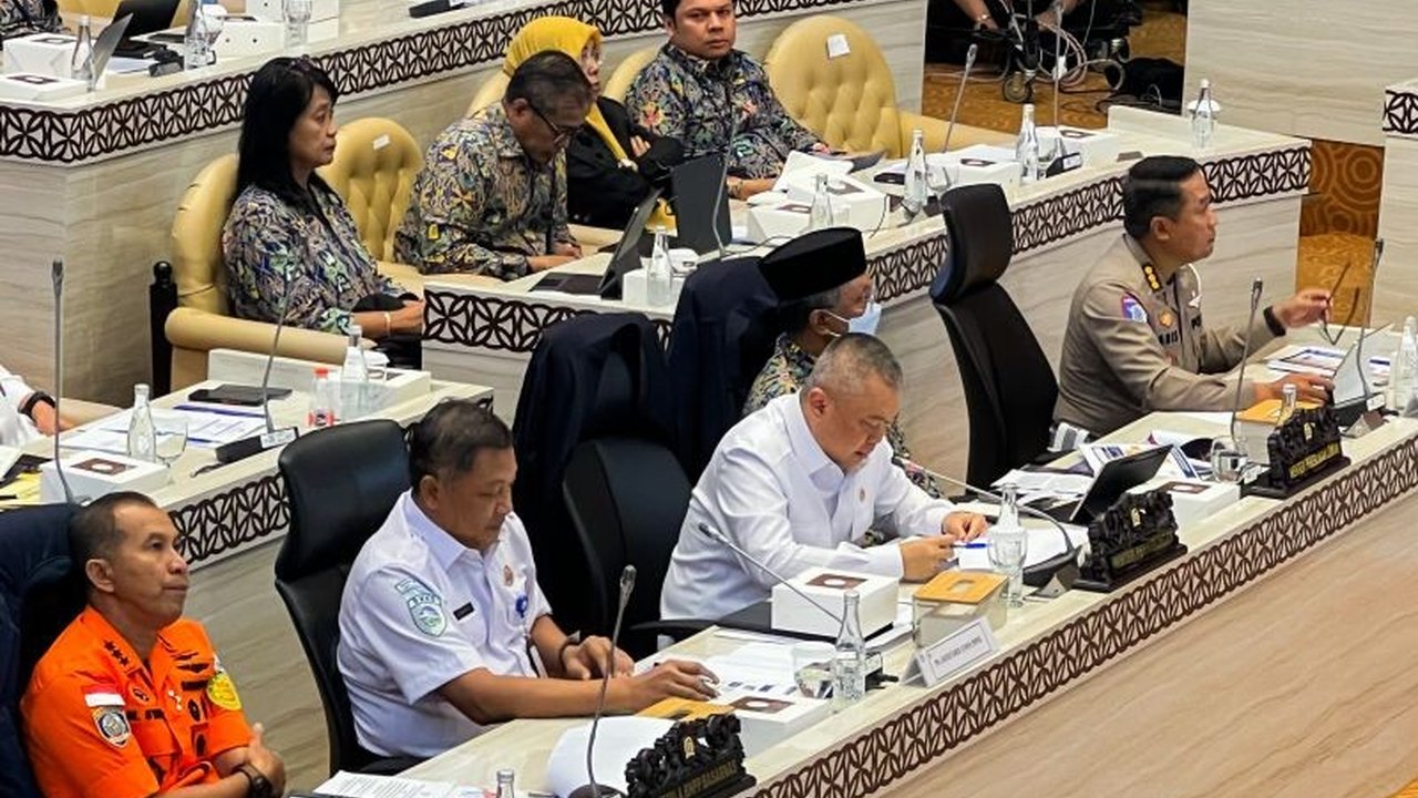 Jelang Lebaran 2025, Menhub Dudy Purwagandhi beberkan 10 kebijakan strategis untuk memastikan kelancaran dan keamanan transportasi nasional di seluruh moda.