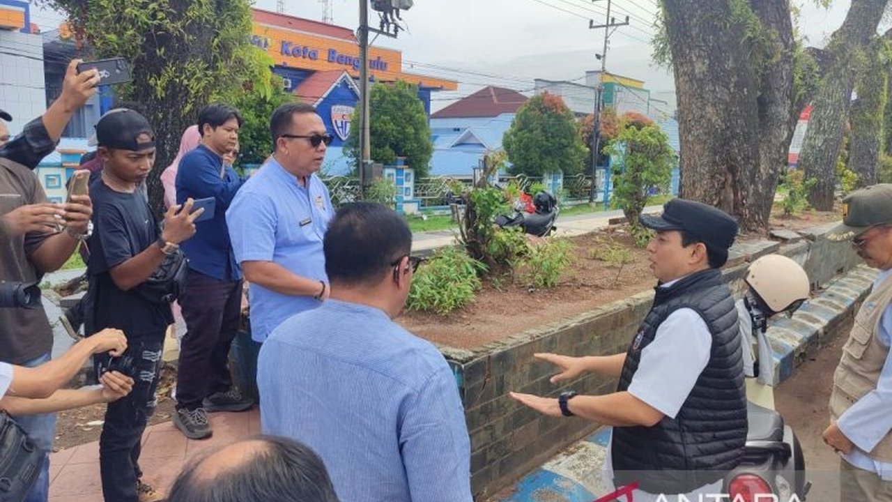 Pemkot Bengkulu menggelontorkan Rp10,8 miliar dari APBD 2025 untuk membangun kawasan Jalan S. Parman menjadi pusat wisata dan ekonomi baru bernama 'Belungguk Point', terinspirasi Malioboro Yogyakarta.