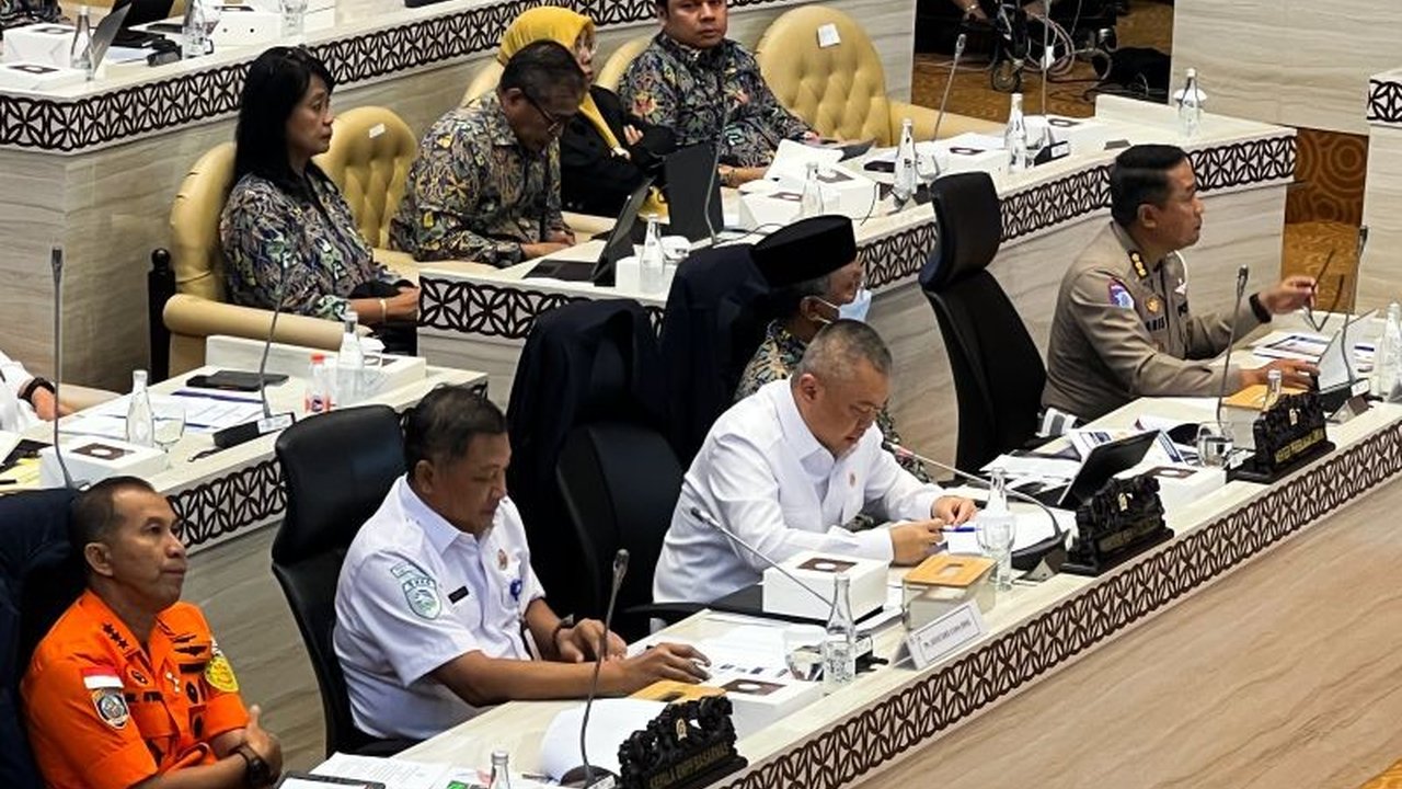 Menteri Perhubungan melaporkan tingkat kepuasan masyarakat terhadap penyelenggaraan Angkutan Lebaran 2025 mencapai 90,9 persen, berdasarkan survei Kemenhub dan Litbang Kompas.