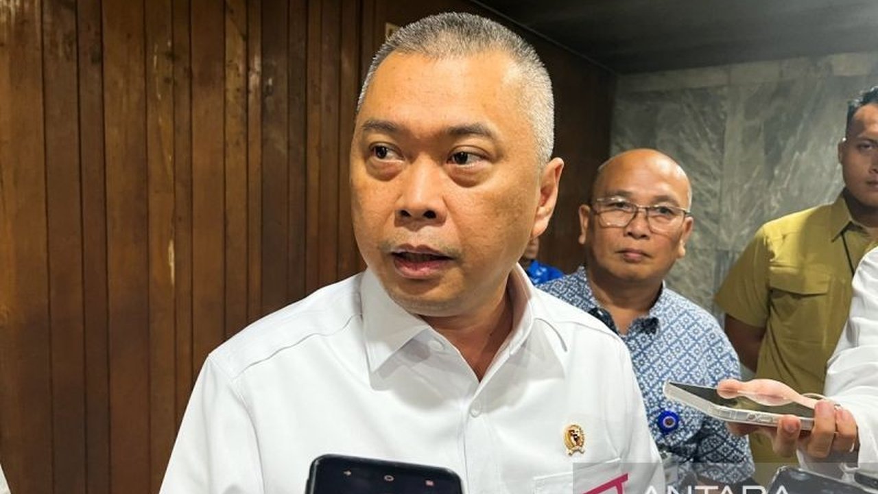 Menhub Dudy Purwagandhi menekankan keselamatan di perlintasan sebidang pasca kecelakaan maut di Gresik, Jawa Timur, dan meminta kepala daerah meningkatkan pengawasan.