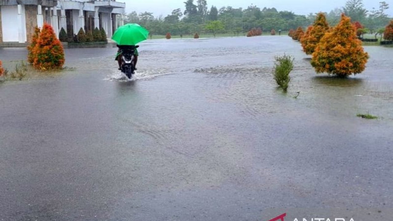 Hujan Ringan hingga Lebat Diprediksi Guyur Kota-Kota Besar Indonesia Hari Ini