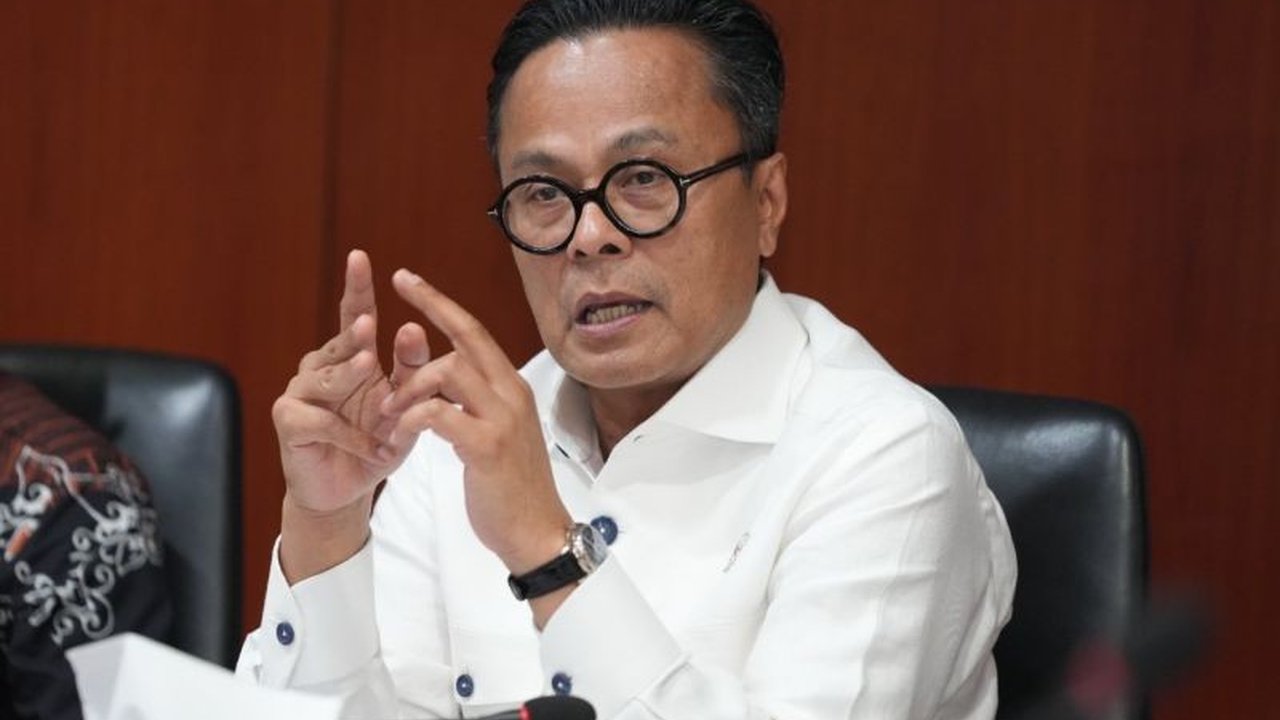 Wakil Menteri BUMN, Dony Oskaria, mendukung pengembangan Pelabuhan Batu Ampar dan Bandara Hang Nadim Batam demi menjadi Hub Logistik Internasional, namun menekankan pentingnya perencanaan bisnis yang matang.