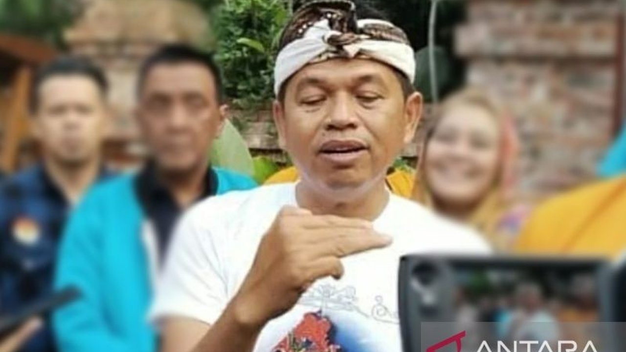 Gubernur Jawa Barat, Dedi Mulyadi, akan mengevaluasi izin tambang PT Mas Putih Belitung di Karawang menyusul protes warga dan pencemaran lingkungan akibat pembakaran batu kapur.