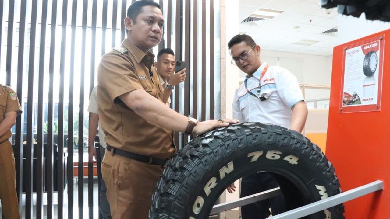 Pemerintah Kabupaten Bekasi perkuat sinergi dengan kawasan industri untuk tingkatkan investasi dan kesejahteraan masyarakat, dengan realisasi investasi yang telah menembus angka Rp71,83 triliun di tahun 2024.