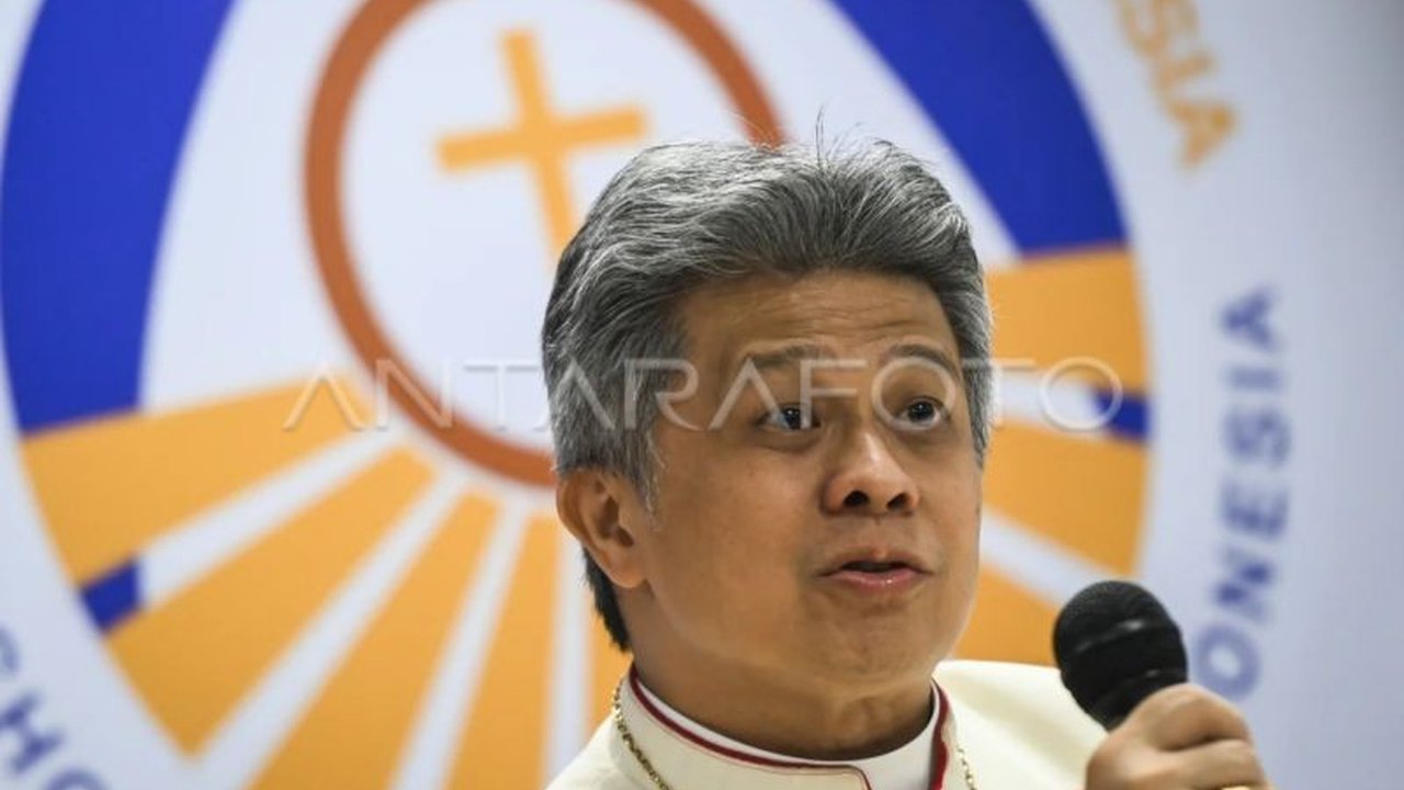 Ketua KWI, Uskup Antonius Subianto, terbang ke Vatikan untuk mewakili Indonesia dalam upacara pemakaman Paus Fransiskus, menghormati sosok pemimpin umat Katolik dunia yang dekat dengan Indonesia.