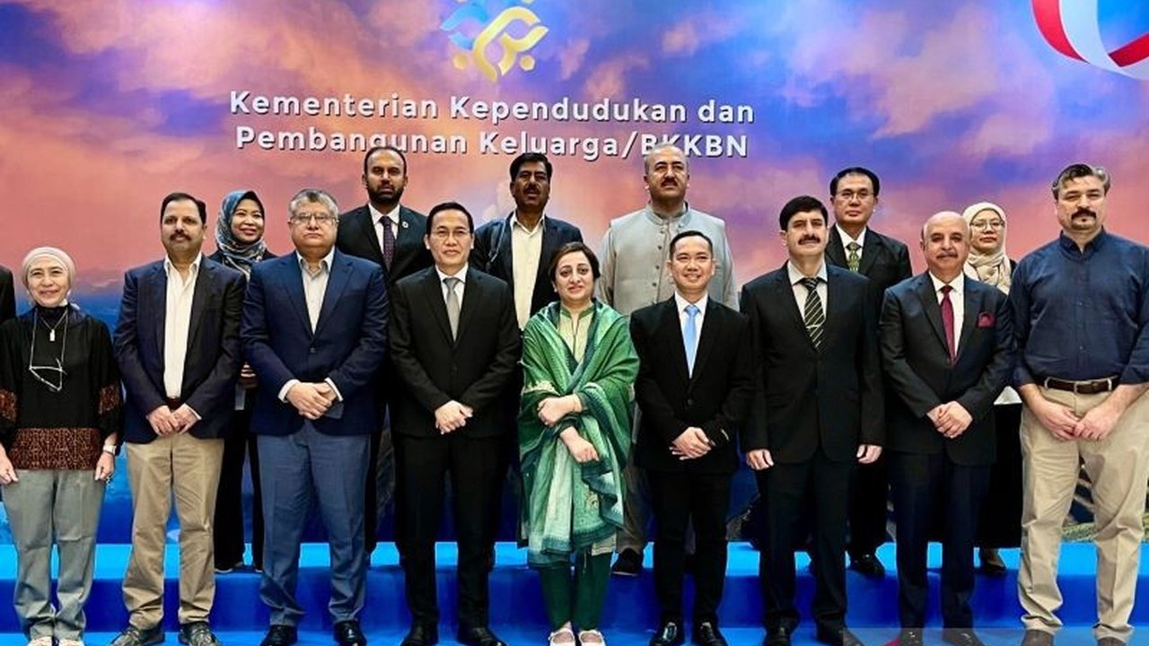 Delegasi Pakistan mengunjungi Kemendukbangga untuk mempelajari keberhasilan program Keluarga Berencana Indonesia yang telah menurunkan angka kelahiran total.