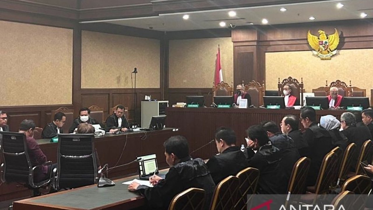 Sidang kasus dugaan suap Harun Masiku mengungkap dugaan Sekjen PDIP, Hasto Kristiyanto, menalangi Rp1,5 miliar agar Harun menjadi anggota DPR periode 2019-2024.
