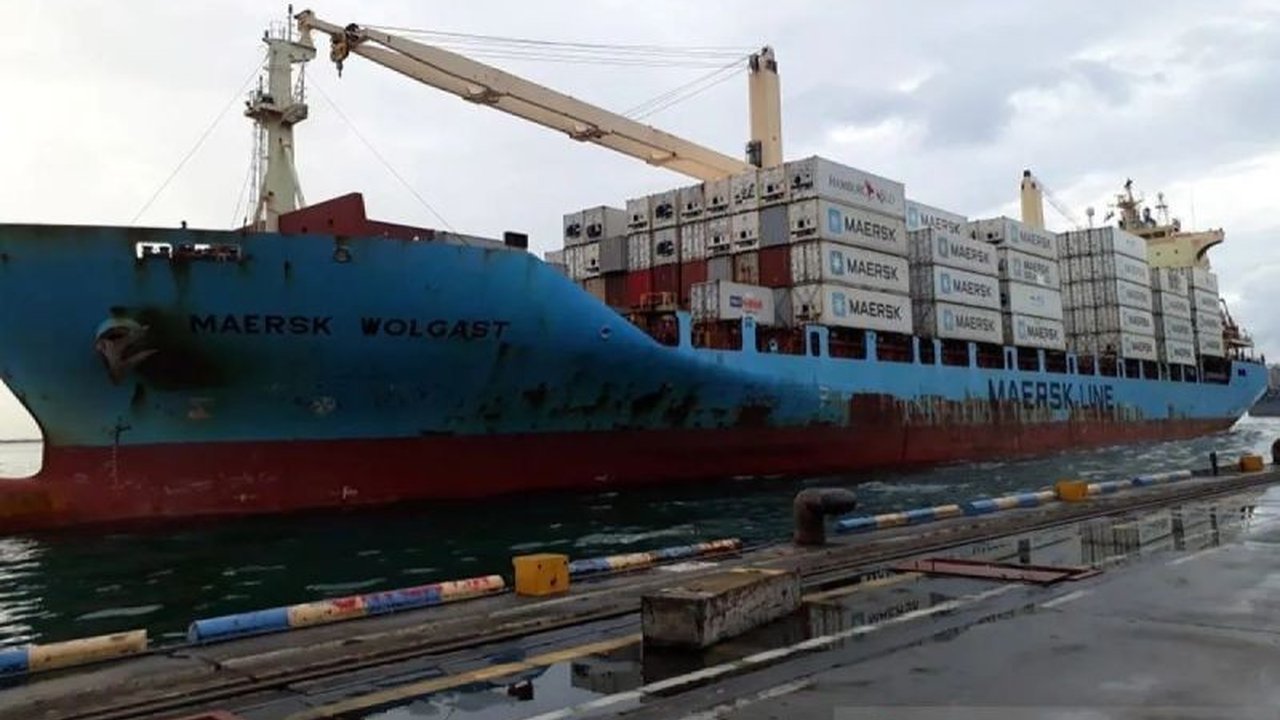 Kepala Bea Cukai Sulbagtara menyatakan kebijakan tarif impor Presiden Trump belum memberikan pengaruh signifikan terhadap perekonomian Sulawesi Utara, yang justru masih mencatatkan surplus neraca perdagangan.