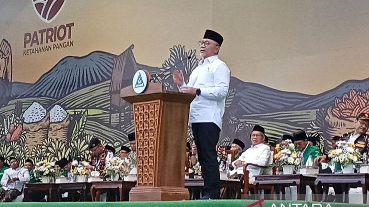 Menko Pangan Zulkifli Hasan memberikan apresiasi tinggi kepada PBNU dan GP Ansor atas dukungan mereka terhadap ketahanan pangan Indonesia melalui pengukuhan 100.000 Banser Patriot Ketahanan Pangan.