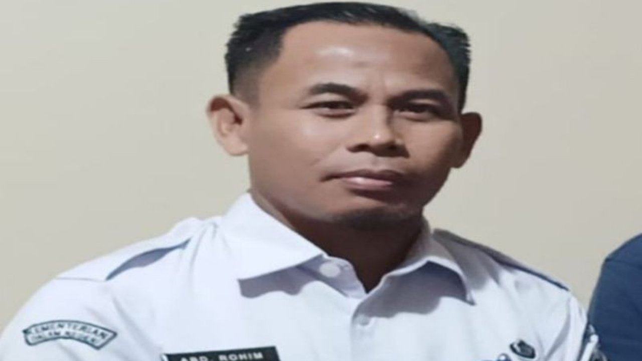 Pemkab Hulu Sungai Utara (HSU), Kalimantan Selatan, memberikan klarifikasi terkait keterlambatan pembayaran gaji guru honorer selama empat bulan, yang disebabkan masa transisi kepemimpinan bupati.