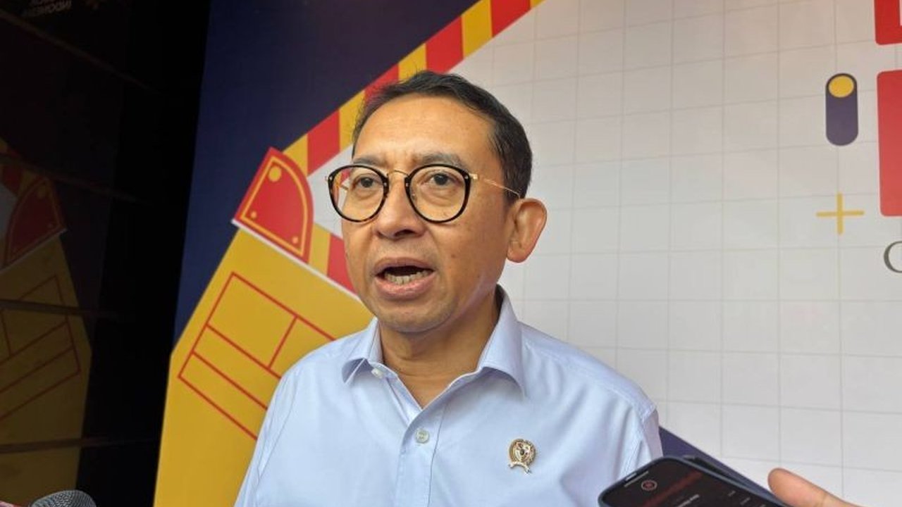 Menbud Fadli Zon umumkan dukungan pemerintah terhadap ekosistem perfilman Indonesia melalui program Dana Indonesiana, menawarkan pendanaan hingga Rp2,5 miliar dan berbagai fasilitasi lainnya.