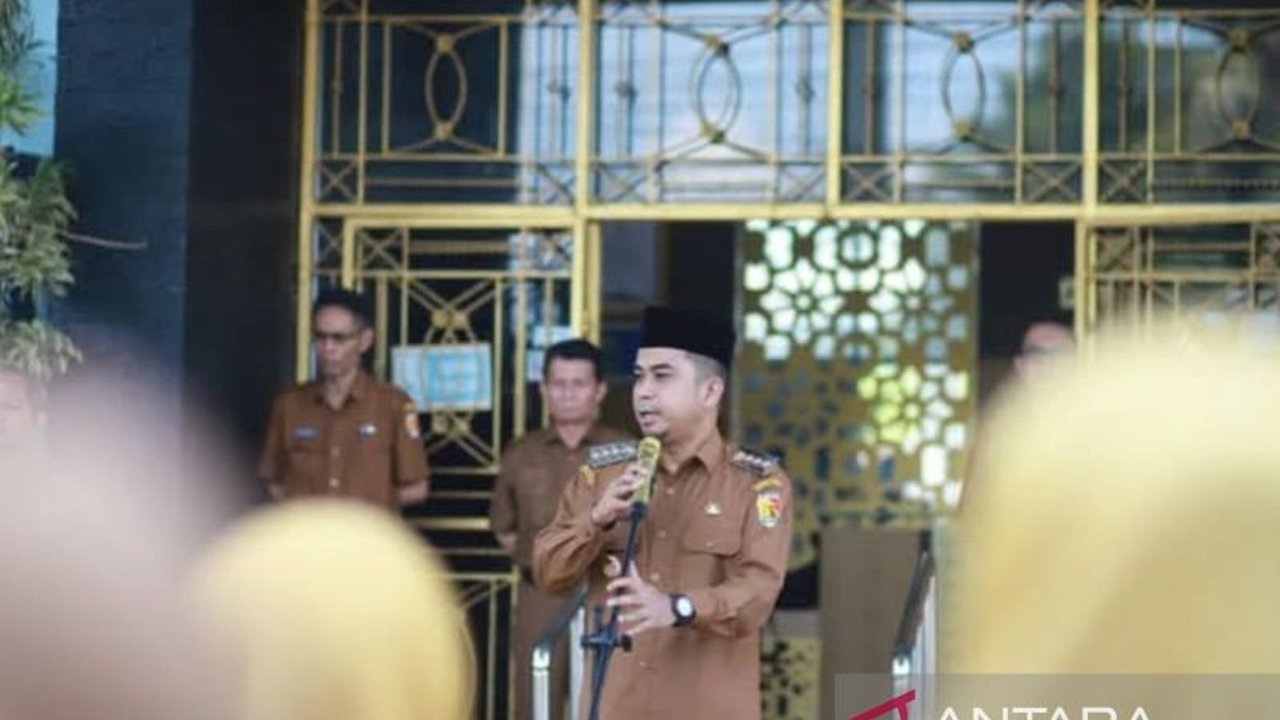 Pemerintah Kota Solok melarang wisuda di TK, SD, dan SMP untuk mengefisiensikan anggaran dan mendorong penguatan nilai gotong royong di lingkungan sekolah serta masyarakat.