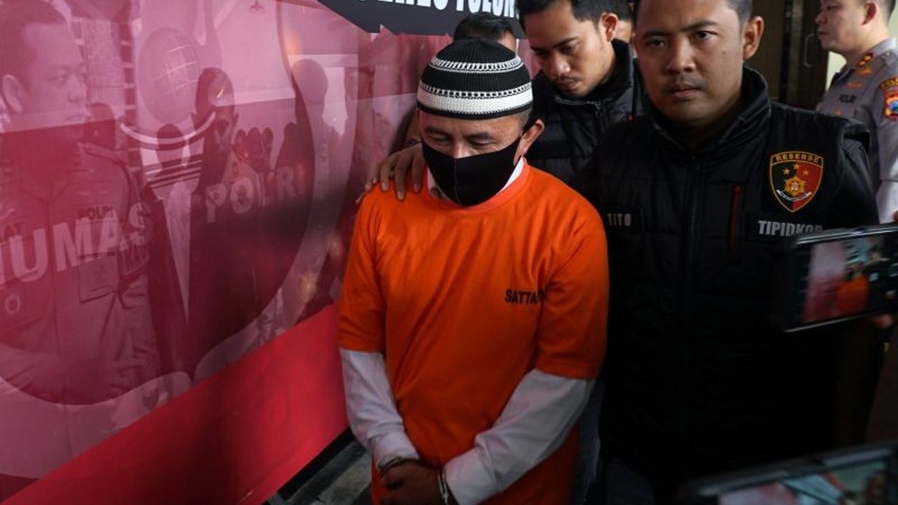 Polres Tulungagung melimpahkan berkas perkara korupsi Dana Desa (DD) senilai Rp743 juta di Desa Kradinan ke Kejaksaan Negeri Tulungagung, dengan tersangka Kepala Desa dan Kaur Keuangan yang kini menjadi buron.