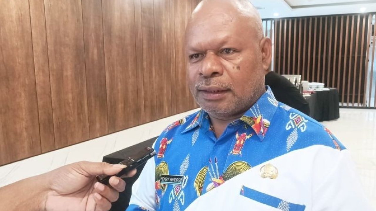 Pemerintah Kabupaten Supiori, Papua, mengincar peningkatan Pendapatan Asli Daerah (PAD) hingga Rp16 miliar pada 2025 dengan mengidentifikasi sumber-sumber pajak baru seperti galian C dan retribusi pasar.