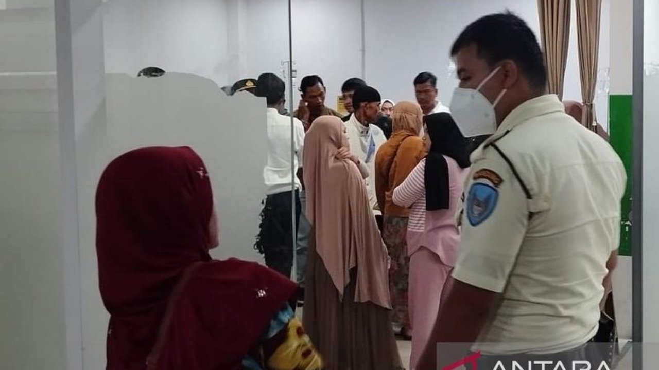 Disdikpora Cianjur menurunkan tim untuk menangani trauma puluhan siswa yang keracunan usai menyantap makanan program Makan Bergizi Gratis (MBG), dan mengevaluasi program tersebut agar kejadian serupa tak terulang.