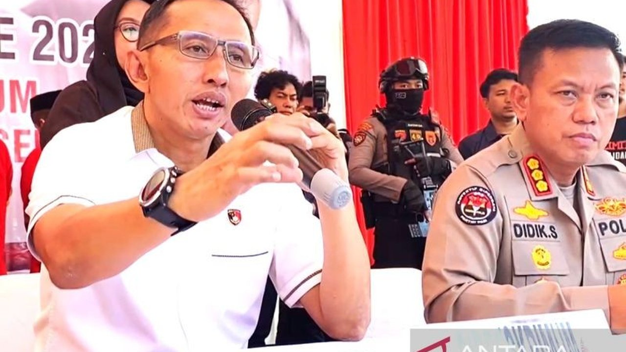 Polda Sulsel mengungkap sindikat pemalsuan STNK lintas provinsi yang melibatkan tujuh tersangka dan ratusan STNK palsu telah beredar di Sulawesi Tengah, Sulawesi Utara, bahkan Papua.