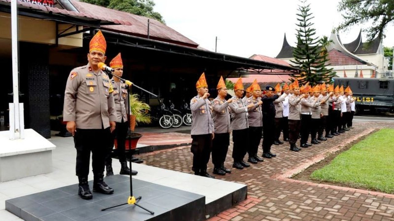 Polres Pasaman mengajak seluruh pihak untuk menjaga keamanan dan merajut kebersamaan setelah Pemungutan Suara Ulang (PSU) Pilkada Pasaman menetapkan pasangan Welly-Parulian sebagai pemenang.