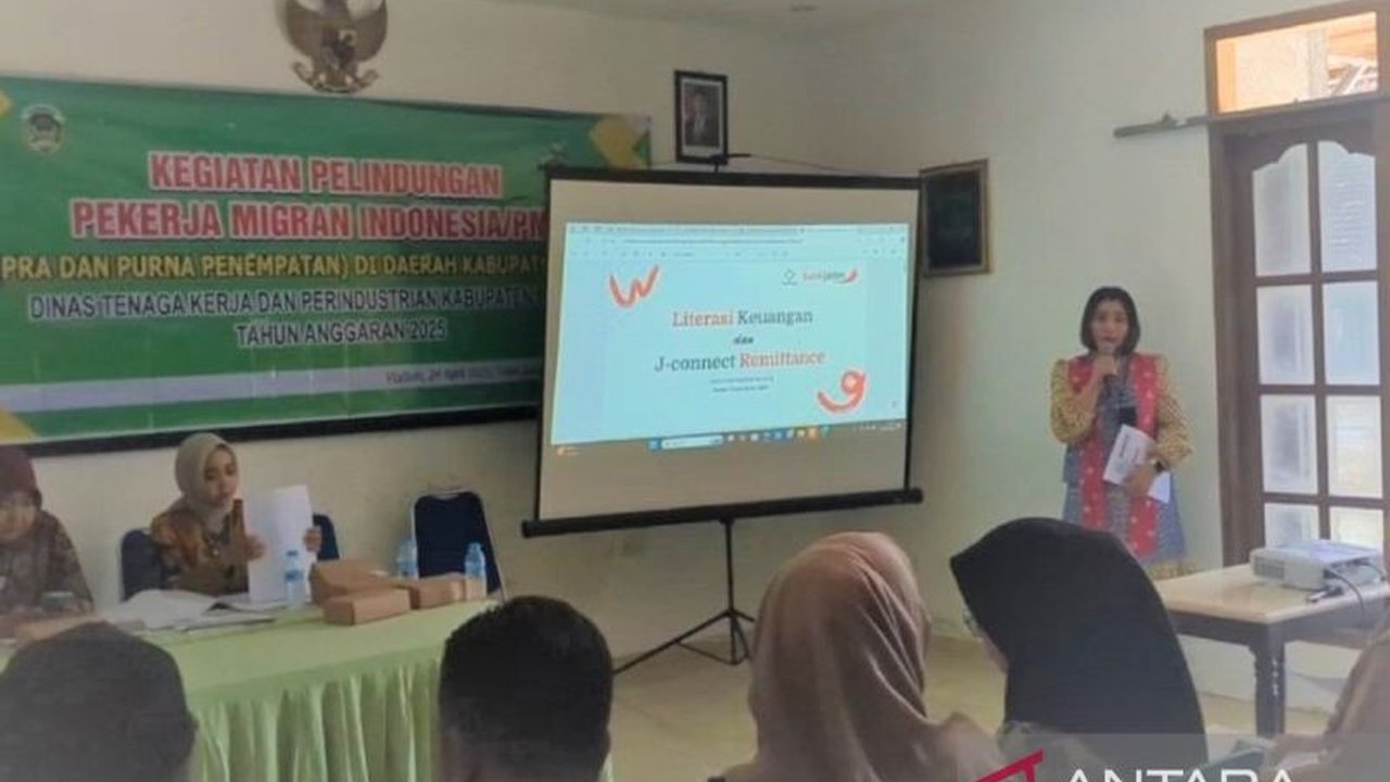 Disnakerin Kabupaten Madiun memberikan pembekalan dan perlindungan kepada PMI, baik yang akan berangkat maupun yang telah kembali, untuk mencegah penempatan ilegal dan meningkatkan kemandirian ekonomi.