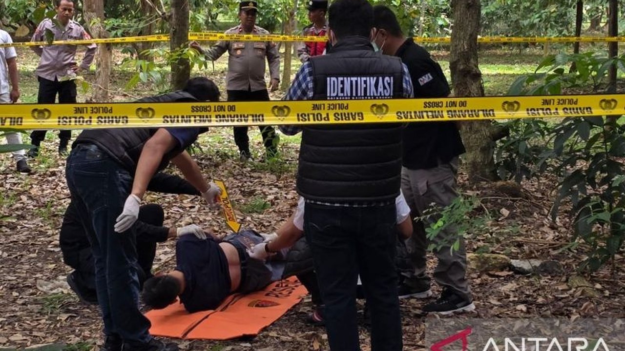 Polisi Bandara Soetta tengah menyelidiki motif kematian seorang warga negara asing (WNA) asal China yang diduga bunuh diri di kawasan bandara; penyelidikan melibatkan saksi dan olah TKP.