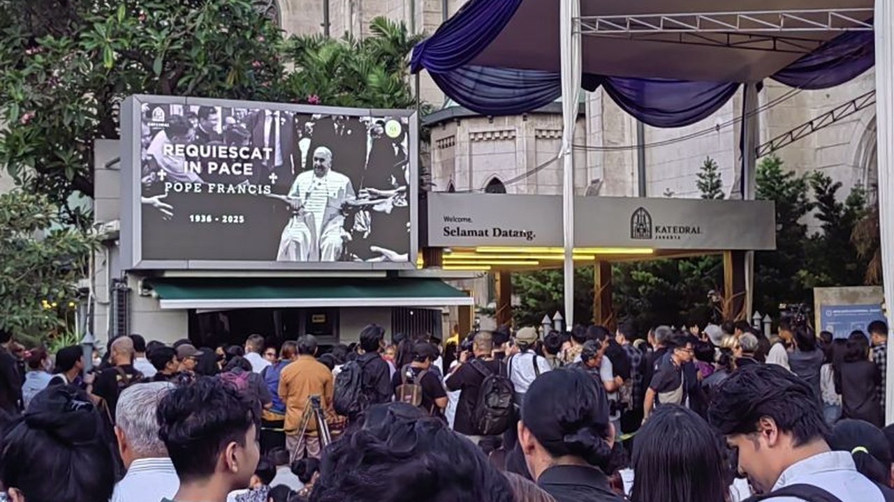 Ribuan umat Kristiani memadati Gereja Katedral Jakarta untuk mengikuti Misa Requiem mengenang wafatnya Paus Fransiskus, menandai kesedihan mendalam atas kepergian pemimpin spiritual mereka.