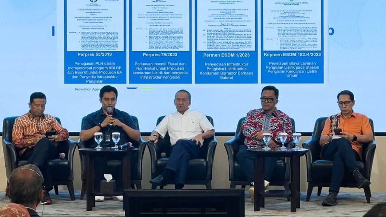 Per Maret 2025, PLN telah membangun 3.772 SPKLU roda empat di seluruh Indonesia, guna mendukung percepatan adopsi kendaraan listrik nasional.