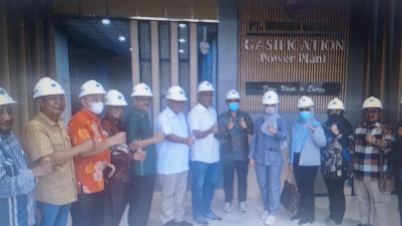 Pemkot Depok susun Raperda Pengelolaan Sampah dengan mencontoh Surabaya yang sukses mengubah sampah menjadi energi, guna mengatasi TPA Cipayung yang sudah overload.